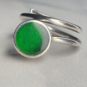 Emerald green handmade sterling silver ring‎ size 7.5 adjustable 925